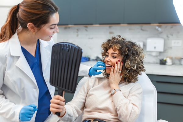 Ask A Cosmetic Dentist: Can I Whiten My Teeth Effectively At Home?