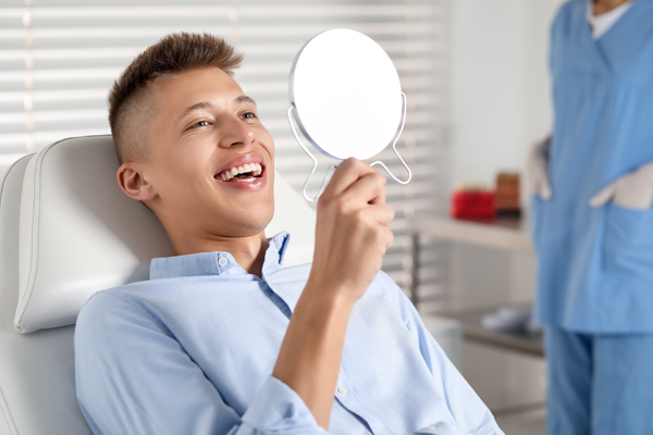 Common Symptoms Of A Badly Fitted Dental Crown